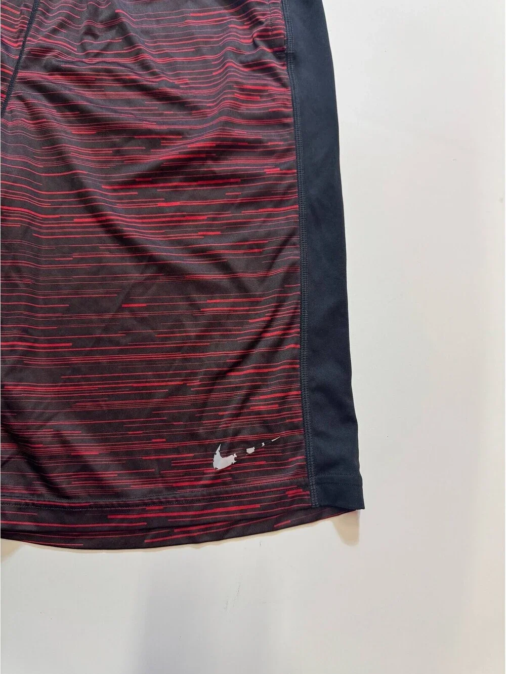 Nike Dri-FIT Athletic Shorts XL Black Red 717181-011 Damaged Front Logo Striped